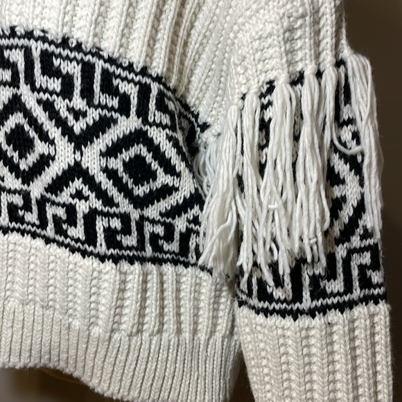 H&M Chunky Knit Fair Isle Cropped Sweater CREAM W/ BLACK ACCENTS / MEDIUM - Picture 4 of 11